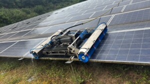 Roboter reinigt Solaranlage in Schmidthachenbach