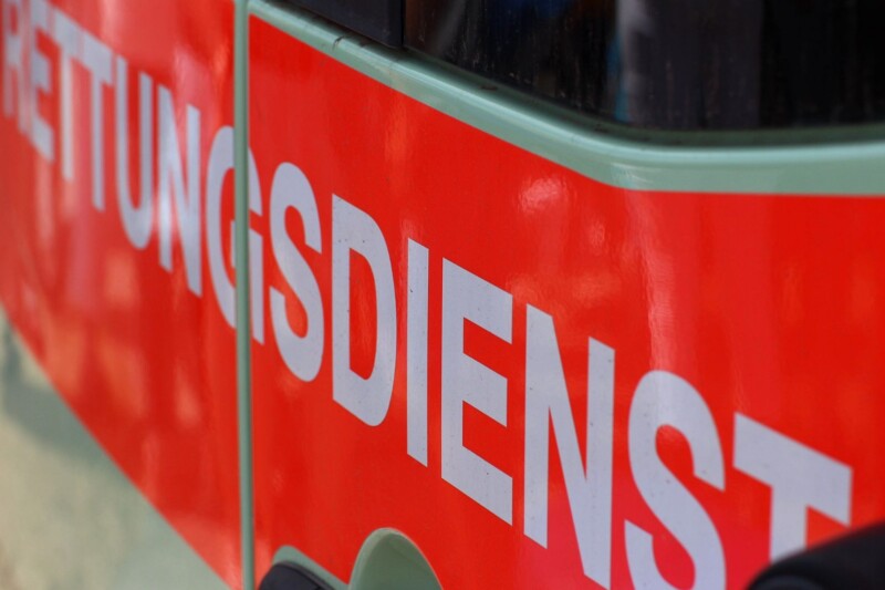 Rollerfahrer schlägt Mann in Obersteiner Fußgängerzone