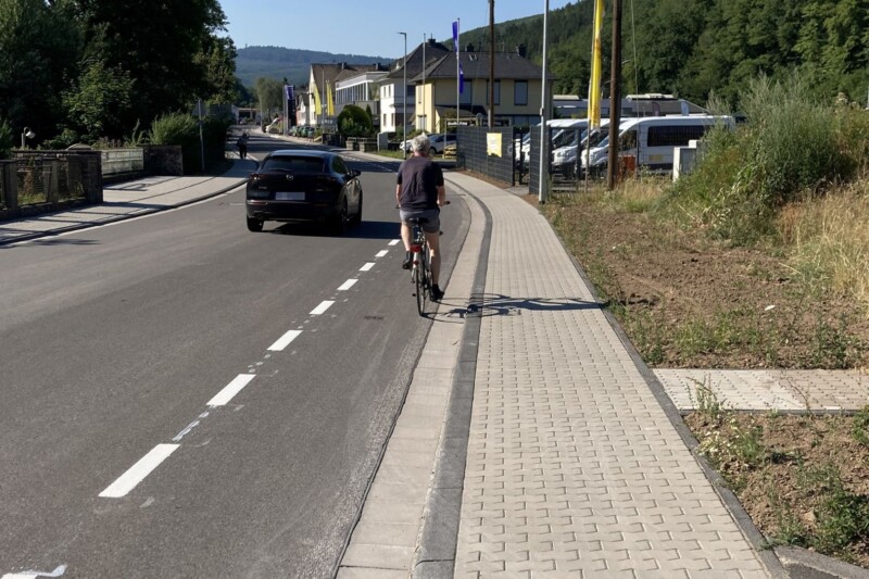 Stadt verlängert Fahrradschutzstreifen in Tiefenstein