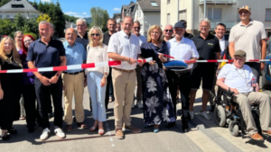 Tiefensteiner feiern Freigabe der Tiefensteiner Straße