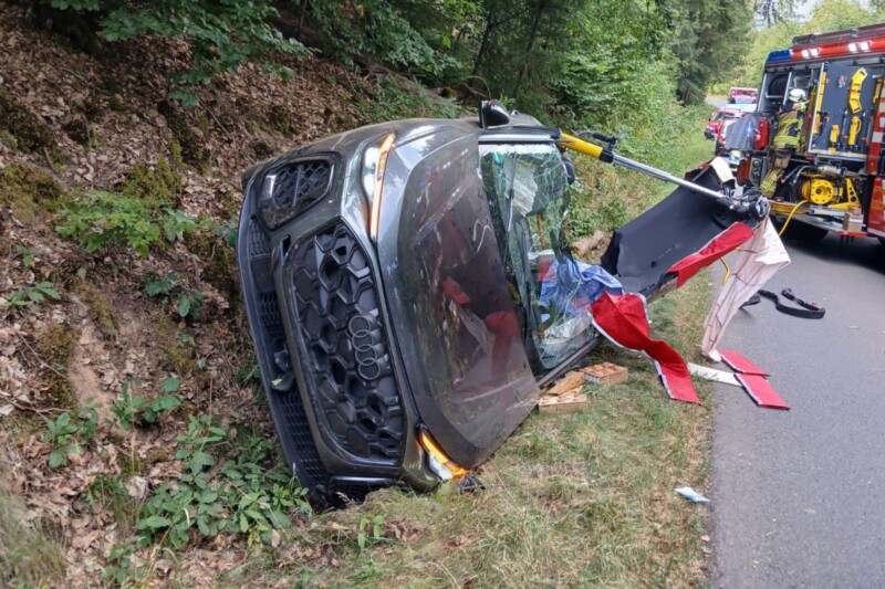 Autofahrerin nach Unfall in Stromberg aus Auto befreit