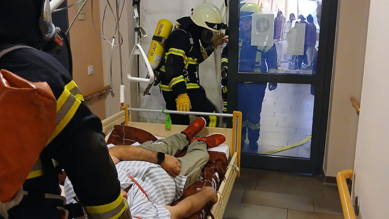 Große Feuerwehrübung in Altenheim in Langenlonsheim