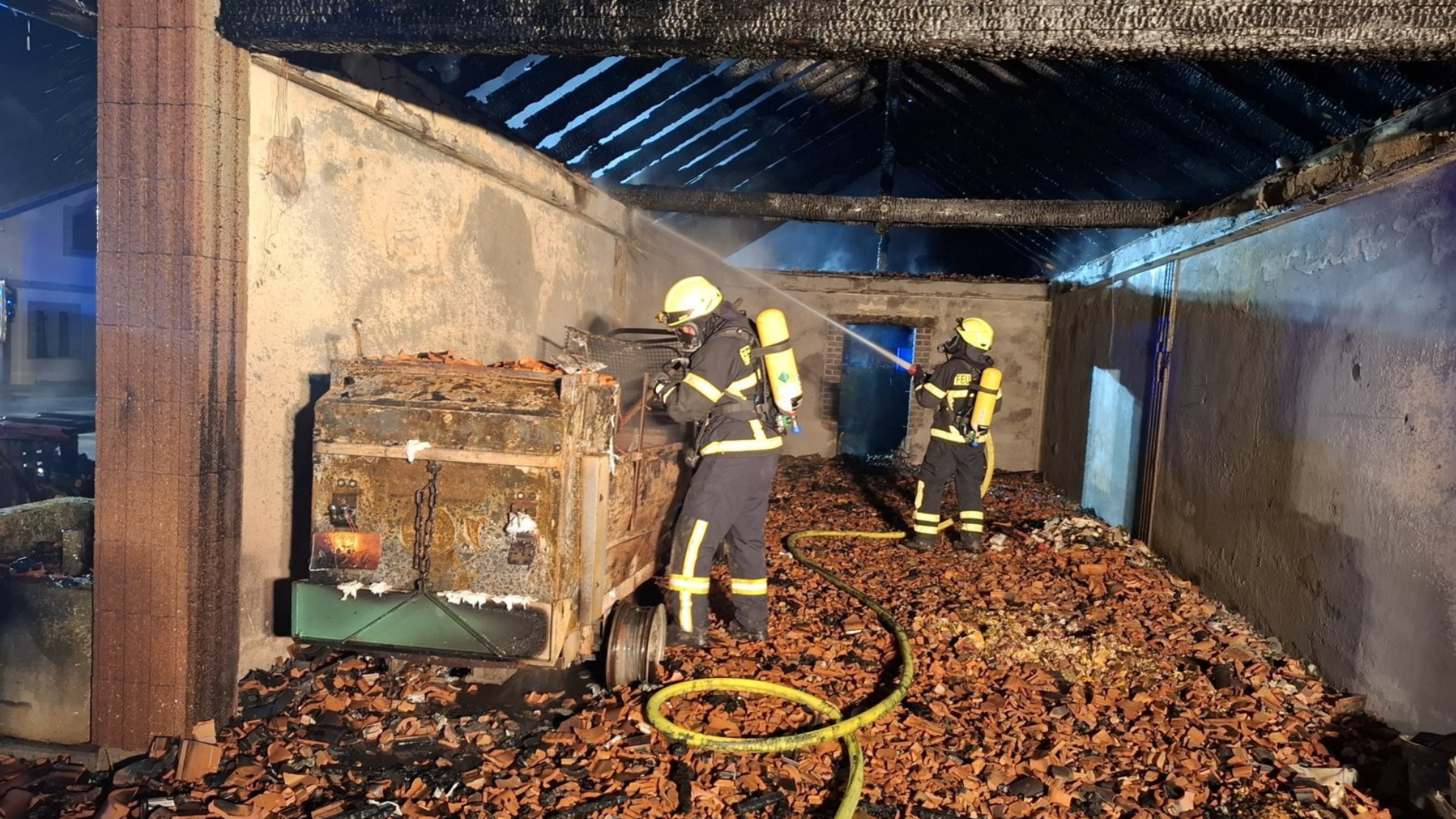 Kripo ermittelt nach nächtlichem Großbrand in Hackenheim