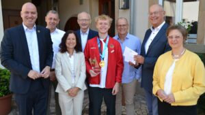 Langenlonsheim ehrt Kanucross Weltmeister Enrico Dietz