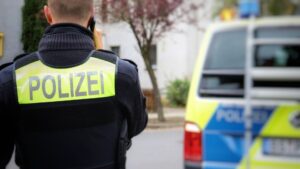 Reifenplatzer auf der A61 führt zu fünf weiteren Unfällen