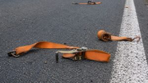 Spanngurte auf A60 verursachen Unfall bei Ingelheim