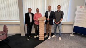 Marmorner Buchturm Verona 2000 bereichert die Stadtbibliothek