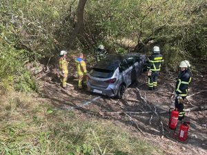 150 Meter über ein Feld: Autofahrerin landet bei Winzenheim im Graben