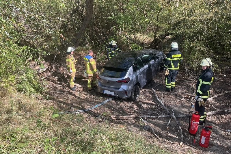 150 Meter über ein Feld: Autofahrerin landet bei Winzenheim im Graben