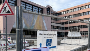Pflasterarbeiten bei der Kreisverwaltung Bad Kreuznach laufen planmäßig