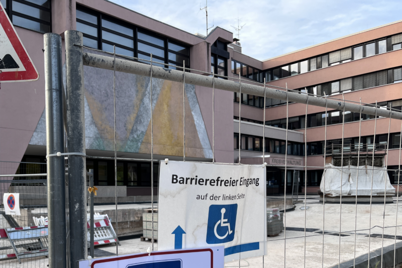 Pflasterarbeiten bei der Kreisverwaltung Bad Kreuznach laufen planmäßig