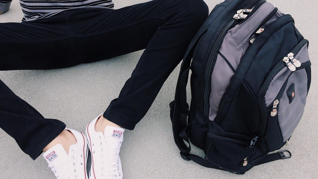 Schüler mit Schulrucksack