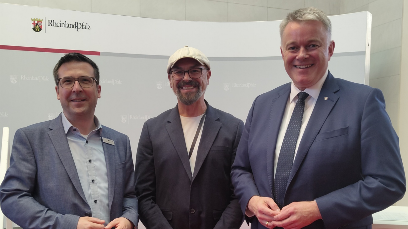 Dirk Pekrul in Mainz mit Ministerpräsident Gordon Schnieder und Sportminister Marcus Klein