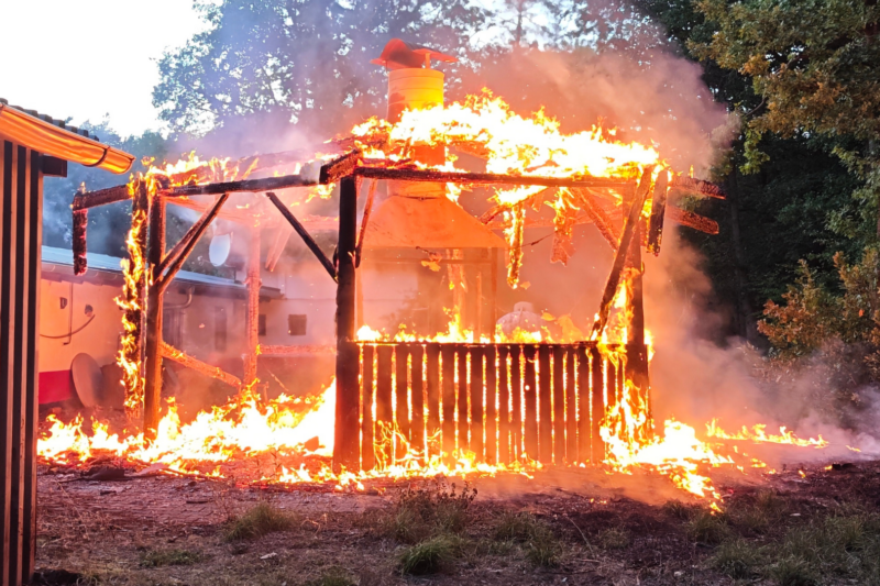Grillhütte in Sponheim brennt komplett ab