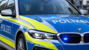 Kind zerkratzt mehrere geparkte Autos in Bingen
