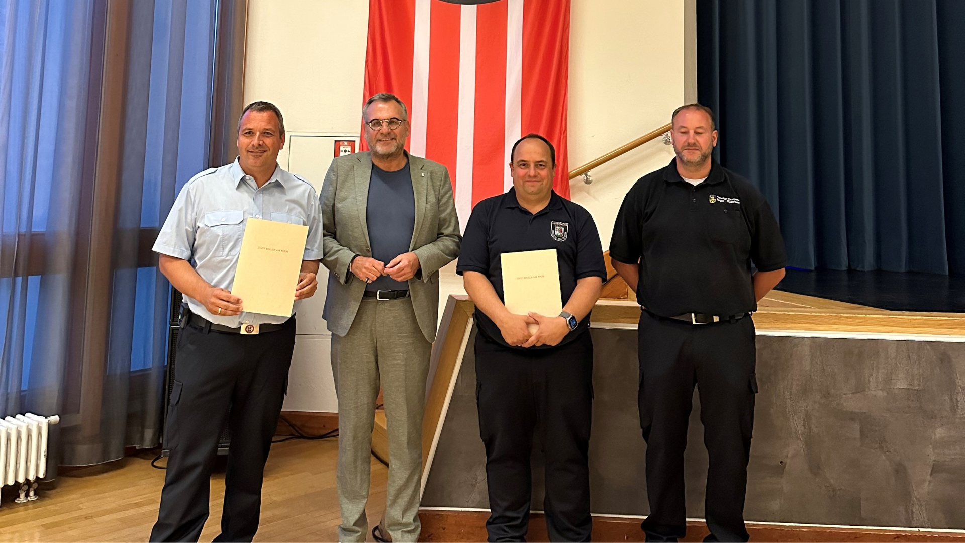 Oberbürgermeister Thomas Feser mit dem Team der Wehrleitung: Kai Krick, Marco Woog und Matthias Jäckel