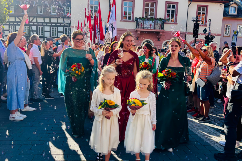 Rebekka I. gekrönt: 80. Rotweinfest in Ingelheim eröffnet