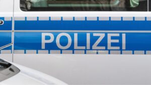 Unbekannter beschädigt geparkten Seat und flüchtet