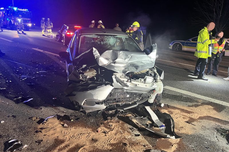Rettungshubschrauber nach schwerem Unfall auf der B428
