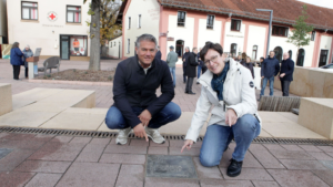 Alzey eröffnet „Platz der Literatur“ auf dem Stadthallenplatz