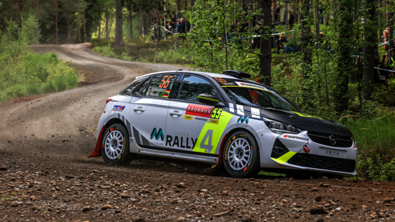 Claire Schönborn beim Rallye-Fahren