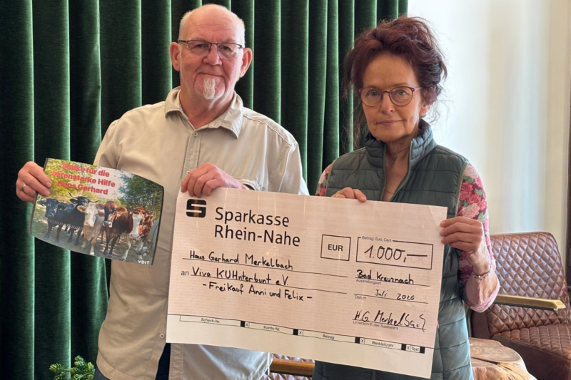 Hans Gerhard Merkelbach spendet 1.000 Euro für Rinder Anni und Felix