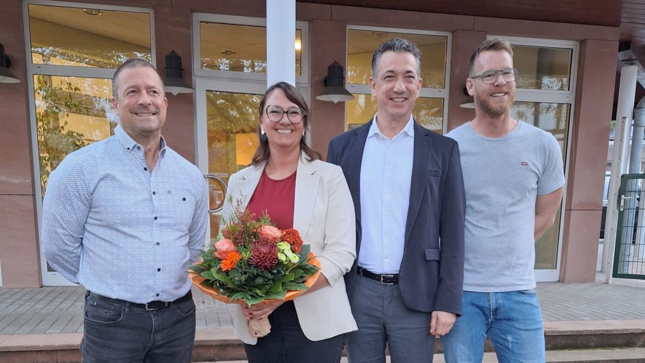 Foto (v.l.): Patrick Herz, 2. stellvertretender Ortsvorsteher, Ortsvorsteherin Irina Bott, OB EmanuelLetz, Martin Bott, 1. stellvertretender Ortsvorsteher.
