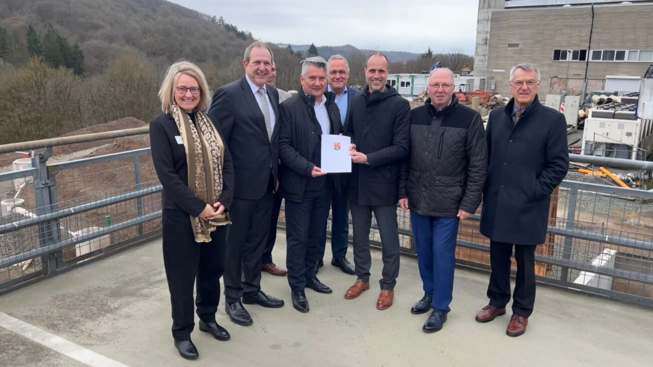 Marianne Thömes – SHG-Baudirektorin Frank Frühauf – Oberbürgermeister der Stadt Idar-Oberstein Günther Jung – Stadtbürgermeister von Baumholder Miroslaw Kowalski – Landrat des Landkreises Birkenfeld und Aufsichtsratsvorsitzender des Klinikums Idar-Oberstein Clemens Hoch – rheinland-pfälzischer Gesundheitsminister Joachim Krekel – Kaufmännischer Direktor des Klinikums Idar-Oberstein Bernd Alsfasser – Bürgermeister der Verbandsgemeinde Baumholder Hans-Joachim Backes – Geschäftsführer der Saarland-Heilstätten GmbH (SHG)
