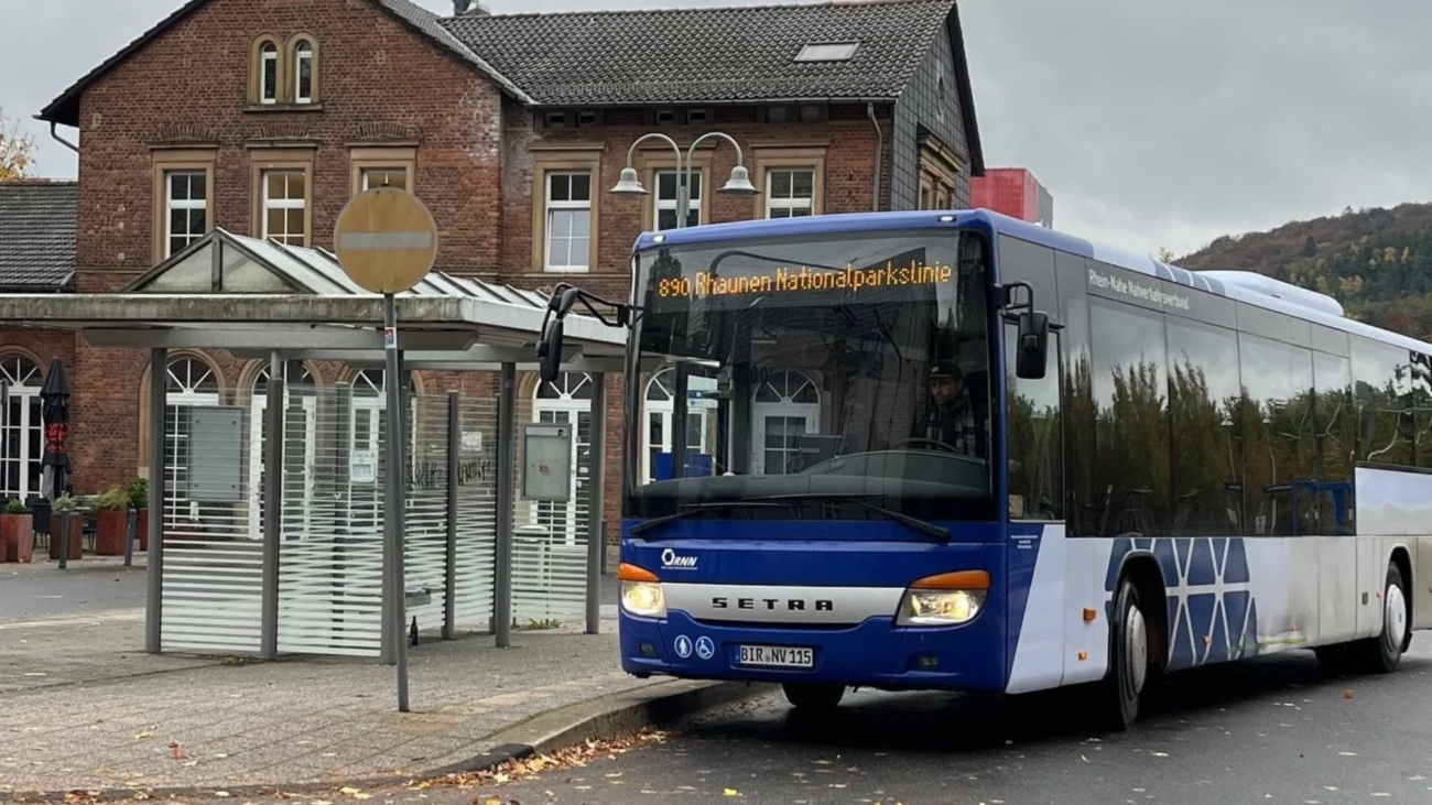 Während geplant ist, die Nationalparklinie zu kürzten, soll die zwischen Neubrücke und Idar-Oberstein verkehrende Buslinie 835 künftig auch Hoppstädten und Dienstweiler bedienen.