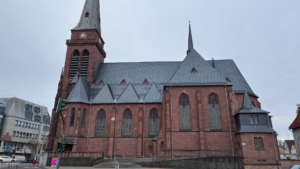 Vorplatz der Heilig-Kreuz-Kirche in Bad Kreuznach wird begrünt