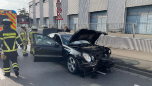 Zwei Autos krachen auf Wöllsteiner Straße zusammen
