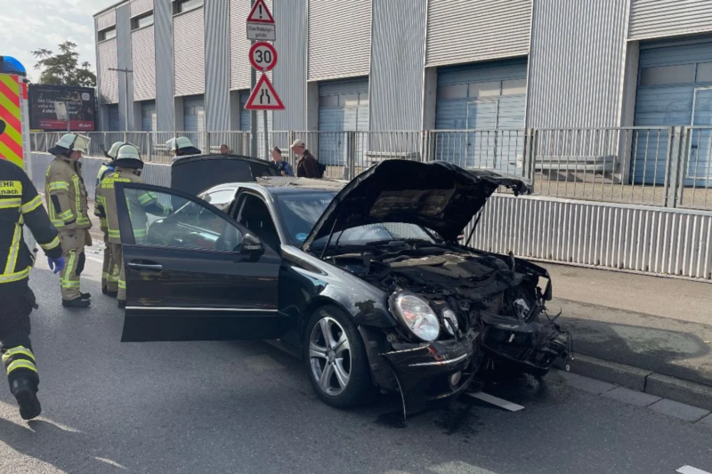 Zwei Autos krachen auf Wöllsteiner Straße zusammen